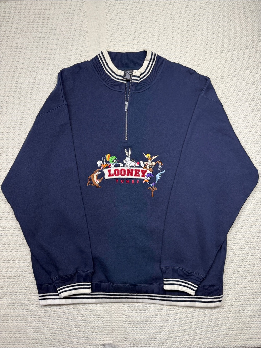Vintage Warner Bros. Looney Tunes sweatshirt